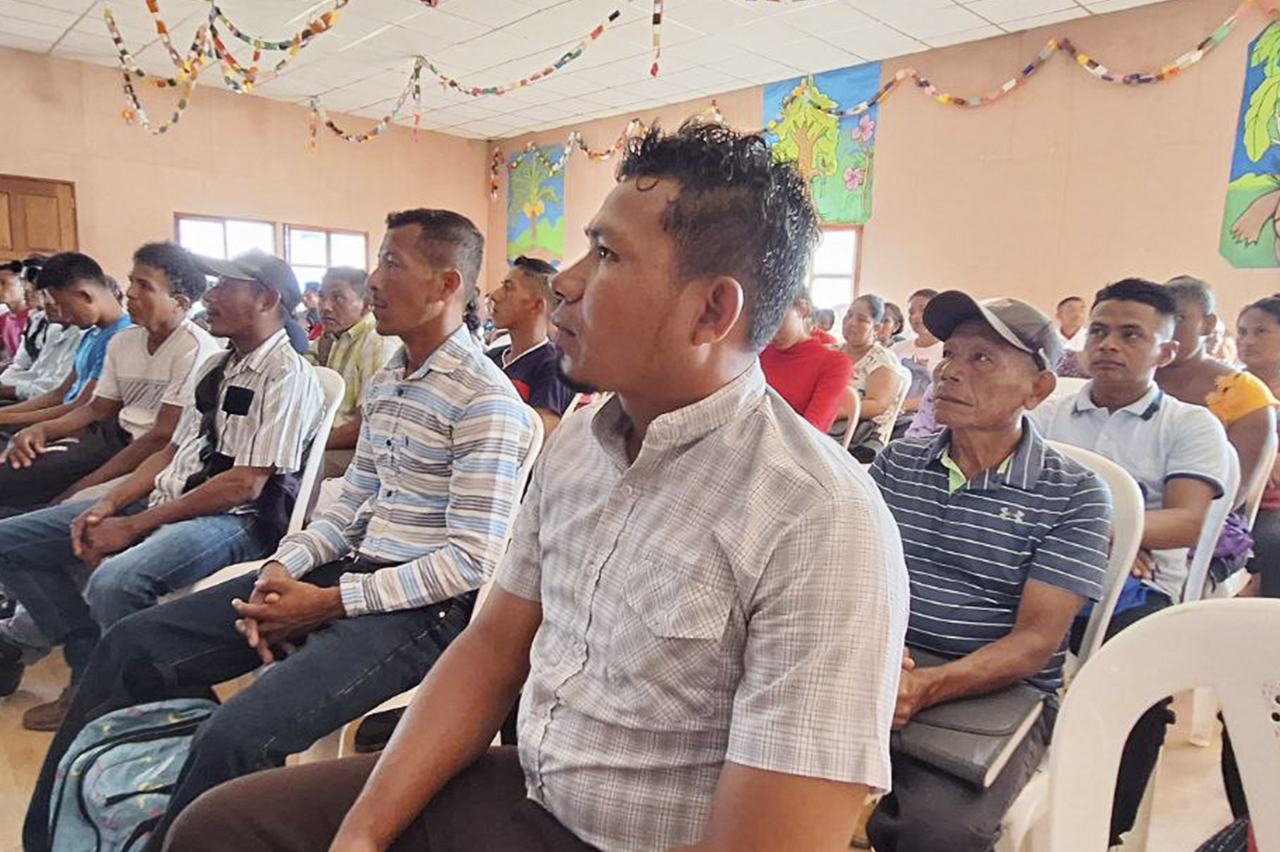 Estudiantes de Universidad Indígena en Alto Wangki