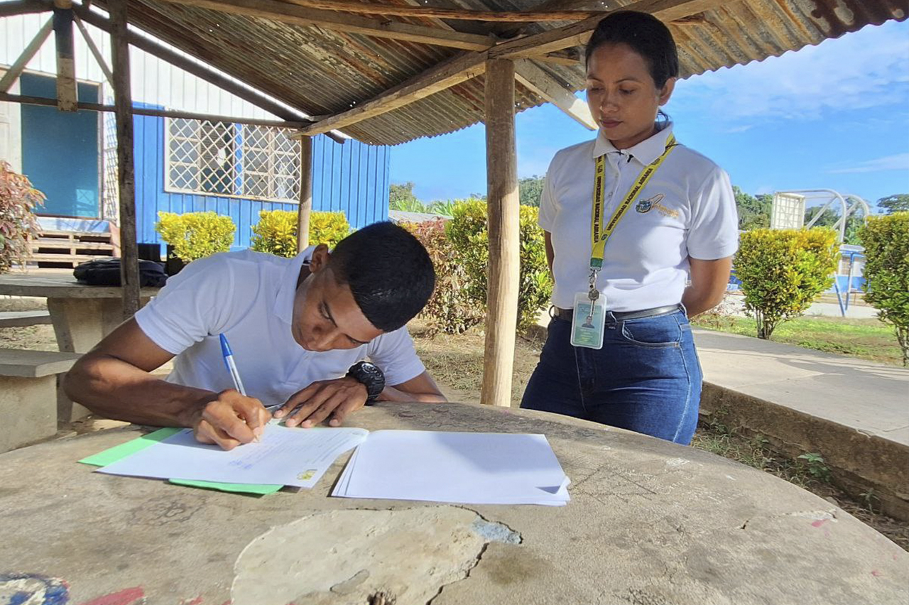 Estudiantes de Universidad Indígena en Alto Wangki