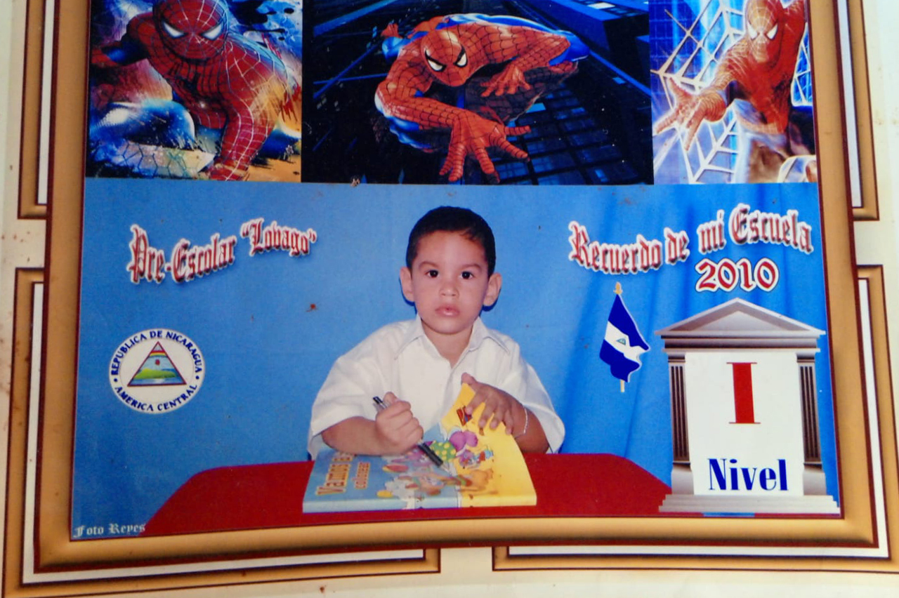 Cristhian de bebé en la escuela