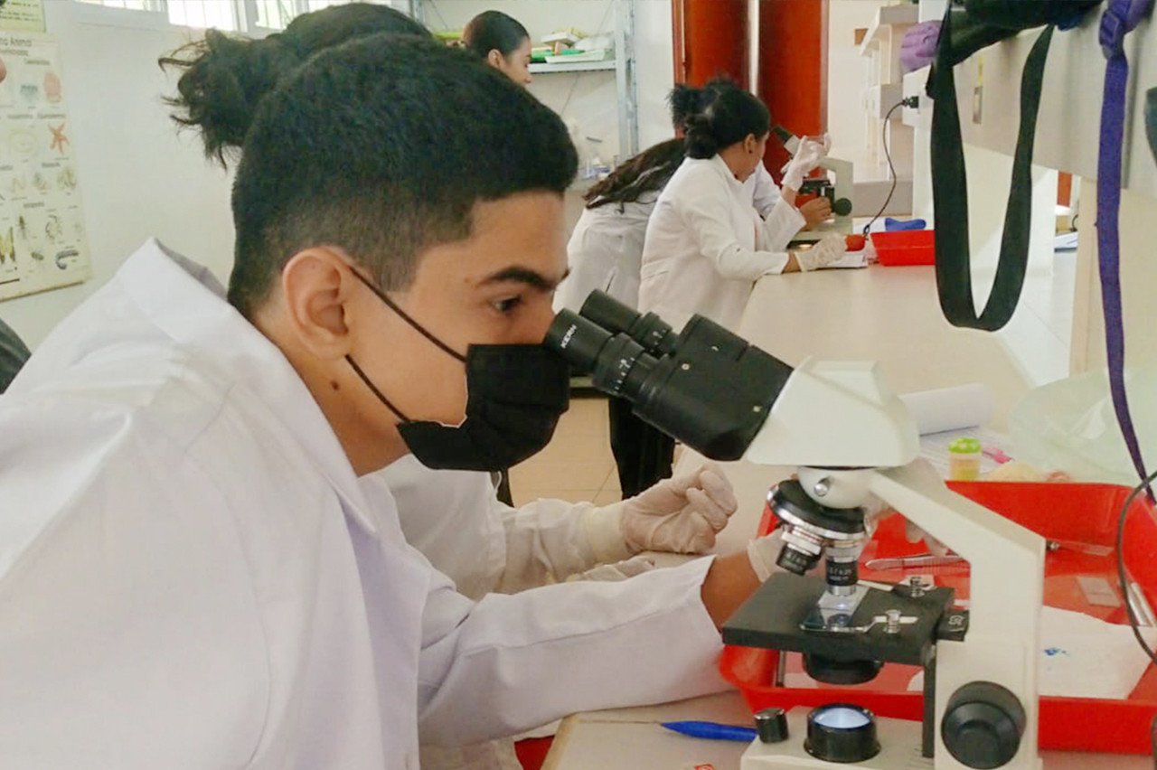 Estudiantes de la UNA en los procesos de investigaciones