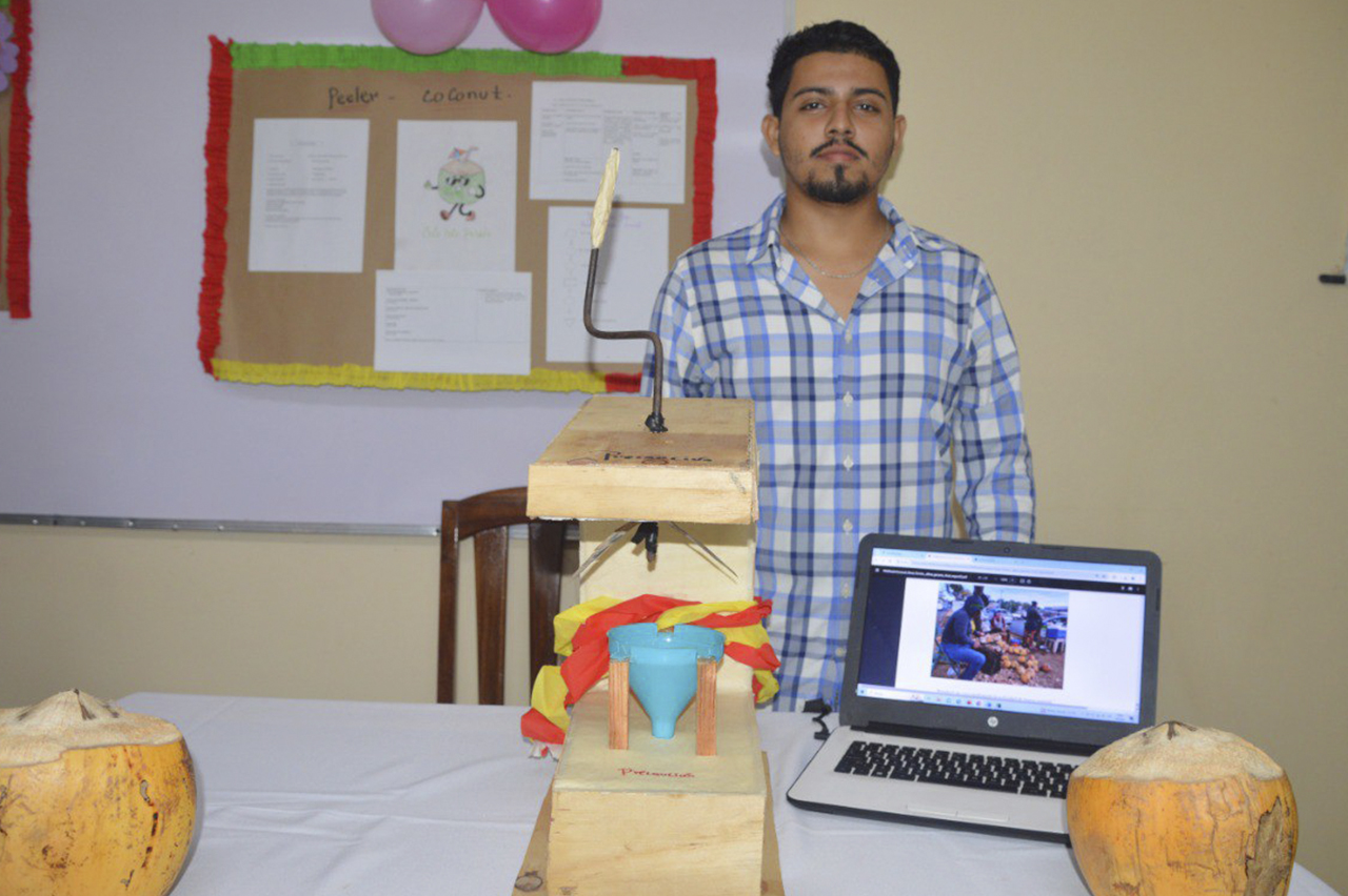 Presentación de planes de negocios agrarios en la Expo Disertación Publica