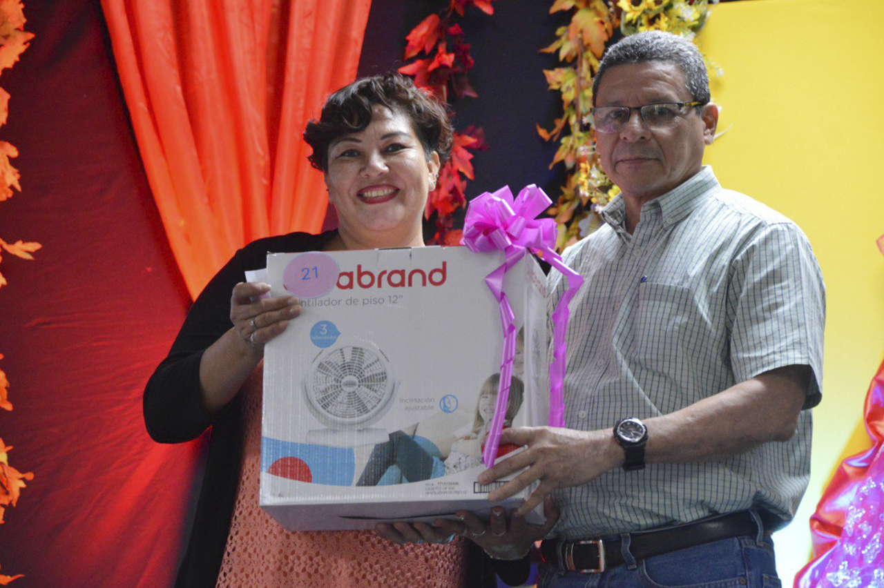 Comunidad Universitaria de la UNA celebra a las Madres Nicaragüenses