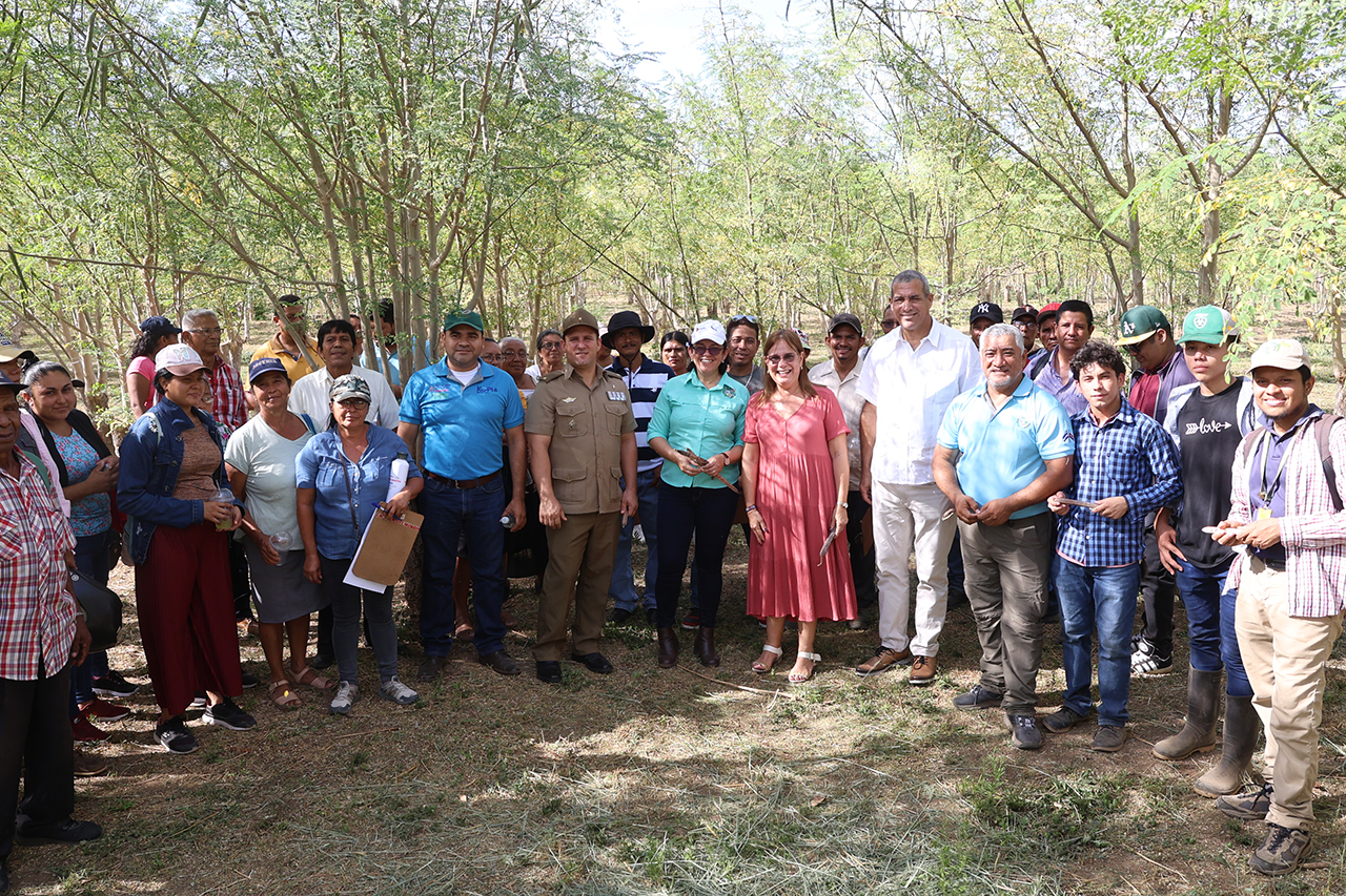 Embajada de Cuba visita Centro de Desarrollo de la Moringa, Comandante Fidel