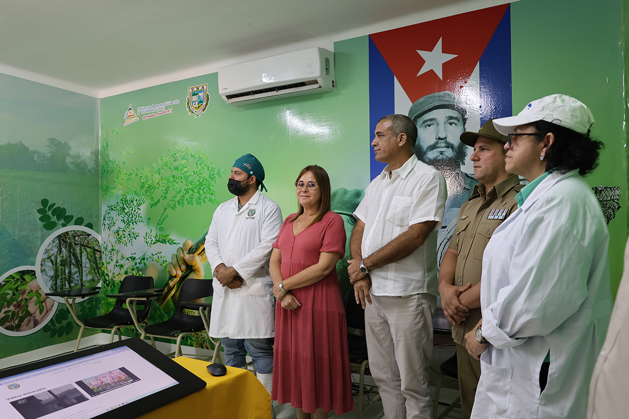 Embajada de Cuba visita el Centro de Desarrollo de Moringa Comandante Fidel en Aula Tecnologica