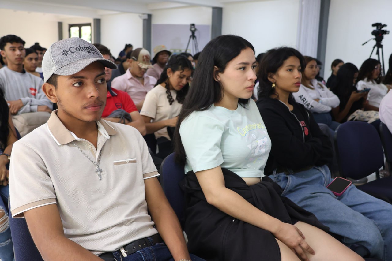 Participantes de la conferencia en saludo al Día Internacional de la Biodiversidad Biológica