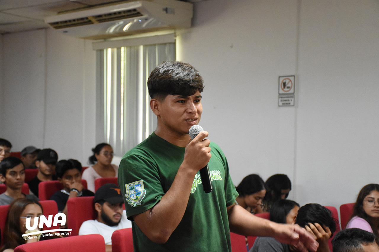 Partipacion de estudiantes en Foro