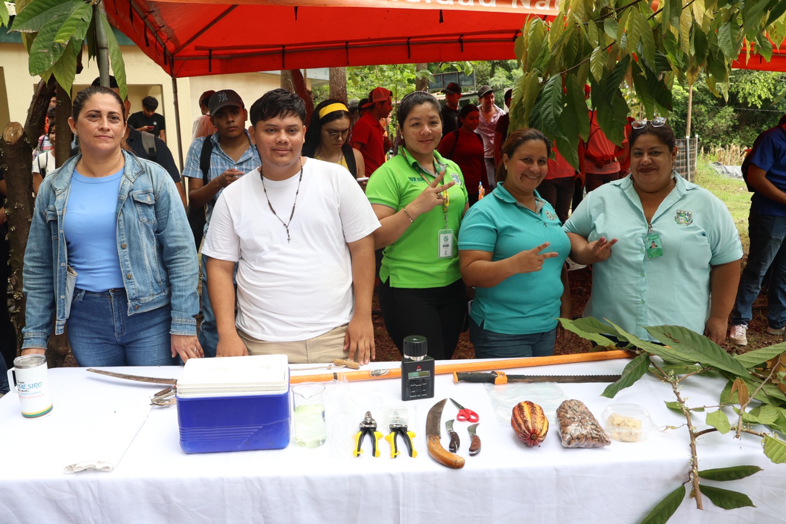 Participantes en la inauguración de la Escuela de cacao en Juigalpa