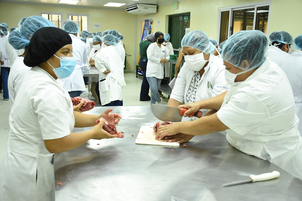 Participantes en el diplomado en Procesamiento de carne de cerdo