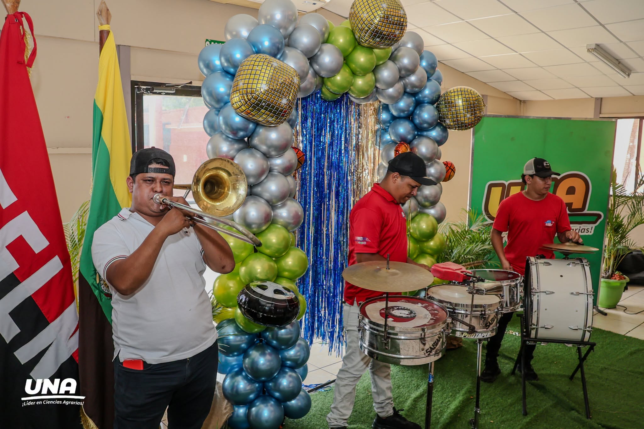Ambiente festivo en celebración al dia del padre nicaraguense