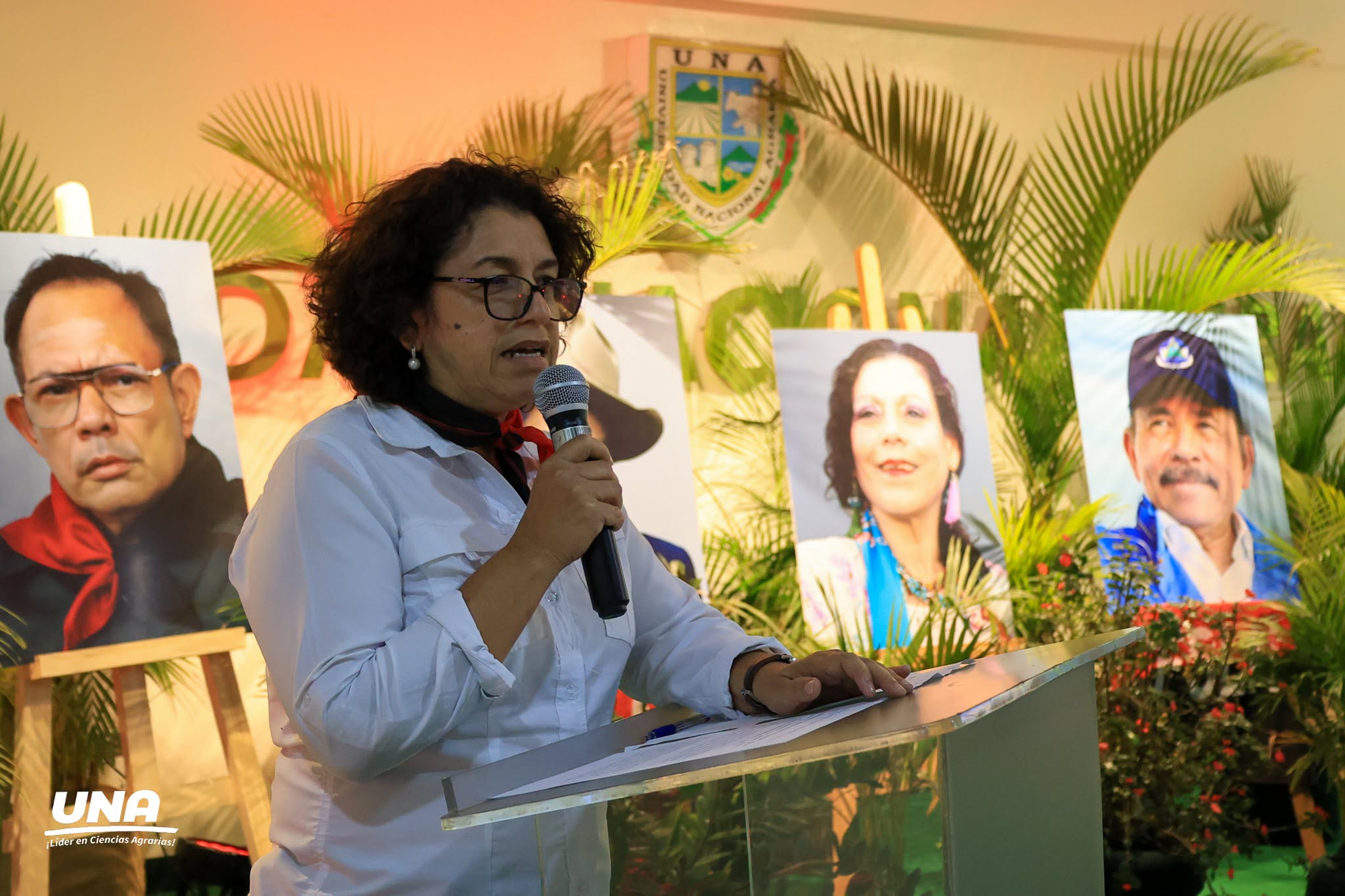 Compañera Luz Adilia Luna, vicerrectora UNA