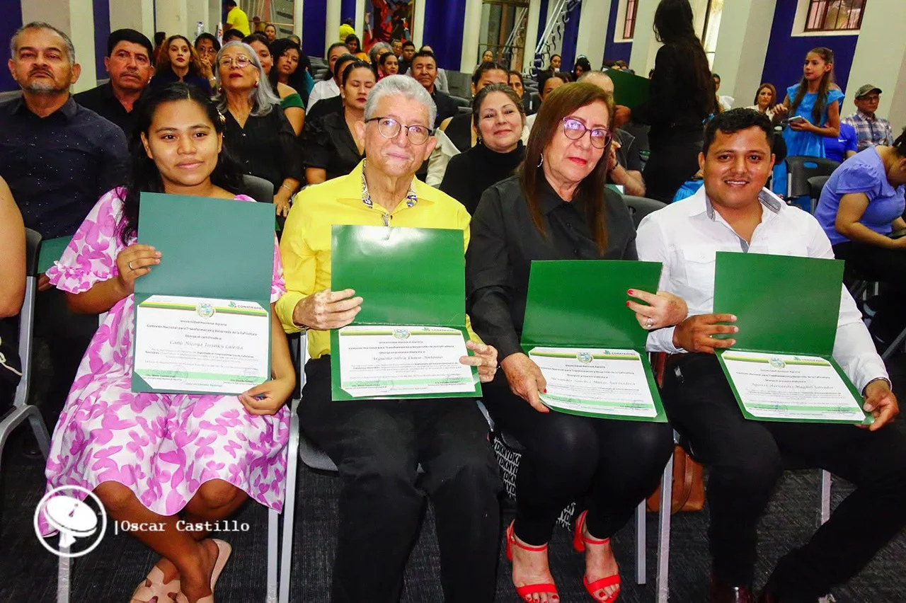 graduados del Diplomado en Emprendimiento y Cafeterías Rentables