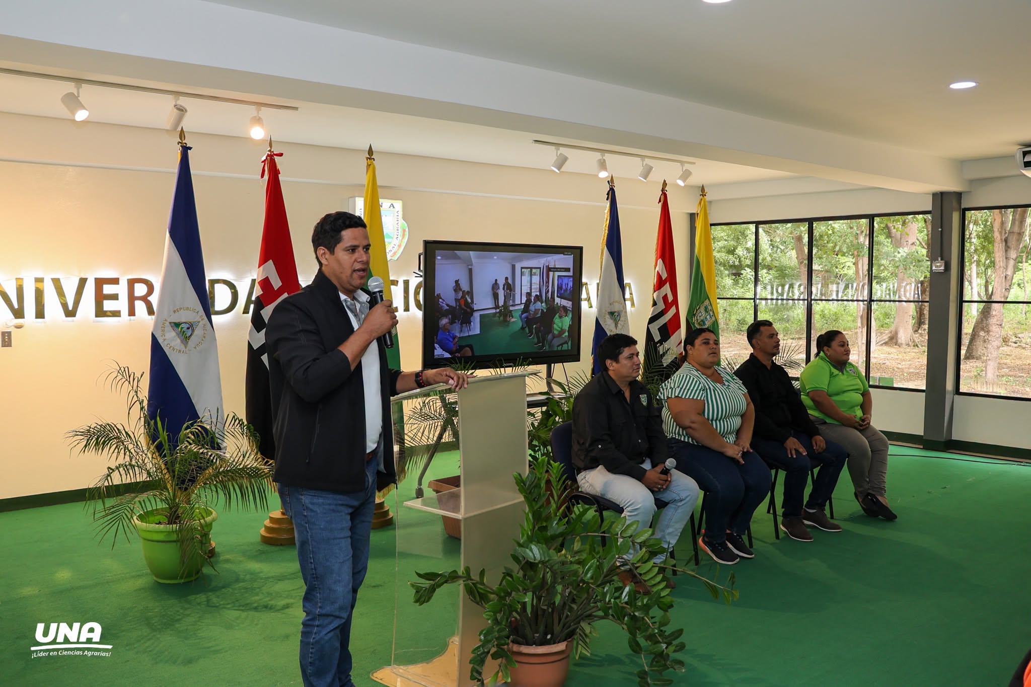 Compañero Pedro Maradiaga, director Extensión UNA